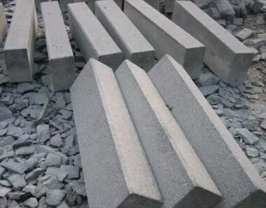 重庆群照水泥制品生产的路沿石